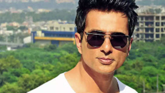Sonu Sood sends 1 lakh milk packets, 625 relief packages and a 12-member team to flood-affected regions of Maharashtra