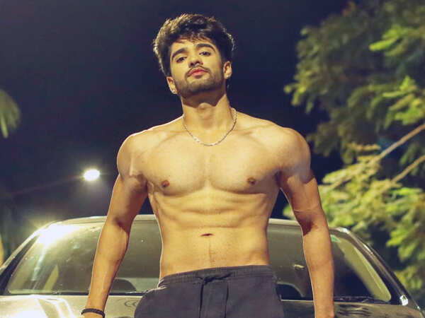 Zeeshan Khan Photos