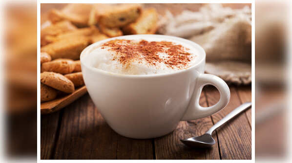 Foaming milk for latte