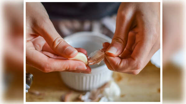 Peeling garlic