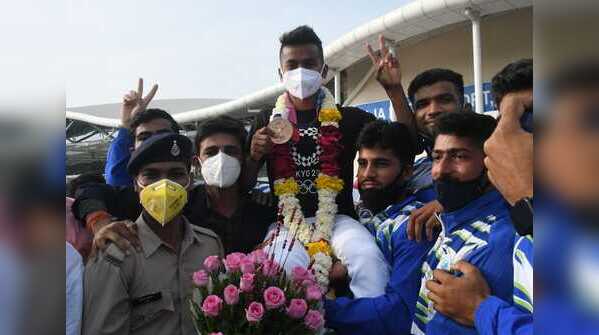 Photos: Yashodhara Raje in tears as she touches hockey star Vivek Sagar’s Olympic medal