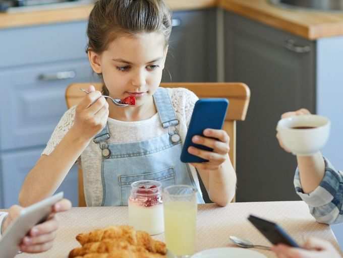 indian child eating breakfast