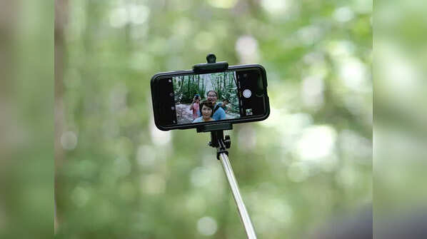 Hoteon Mobilife Bluetooth Extendable Selfie Stick