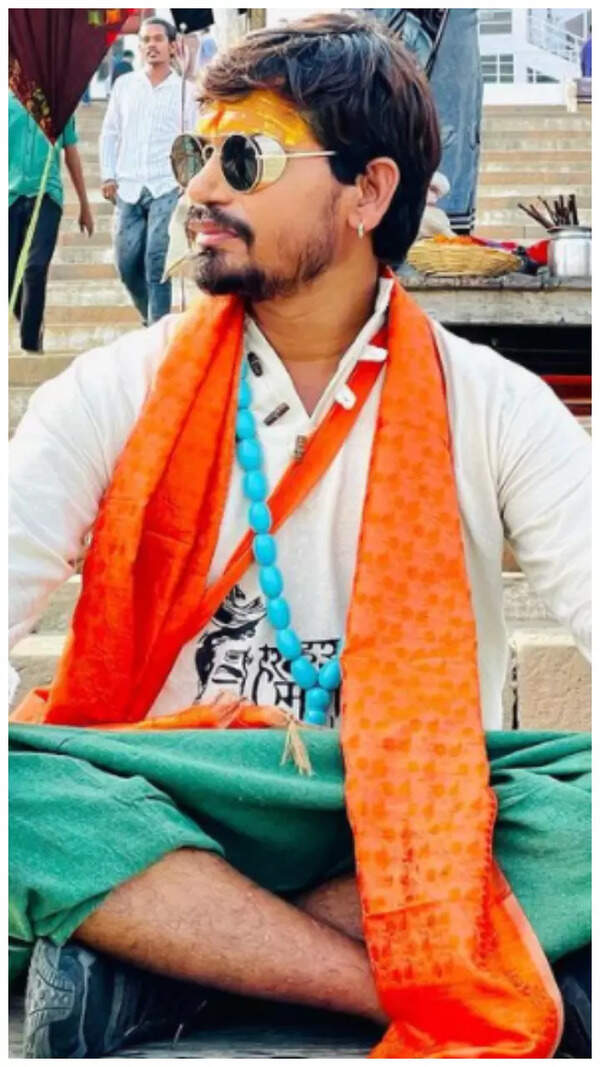 Pravesh Lal Yadav Photos
