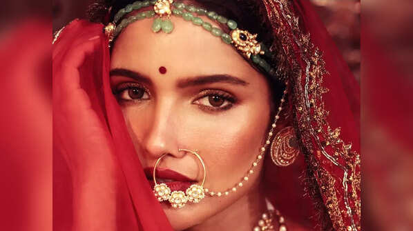 Kohl-rimmed eyes with rouge lips