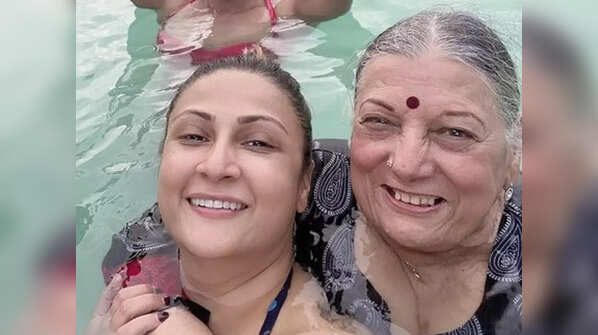 Pool time with the moms