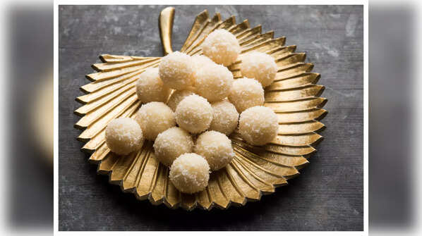 Makhan Ladoo with Coconut