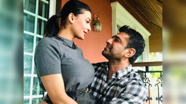 Eijaz calls Pavitra his gift