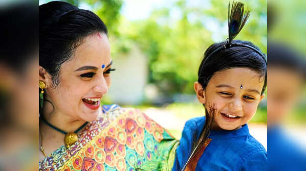 Suja Varunee - Shiva Kumar