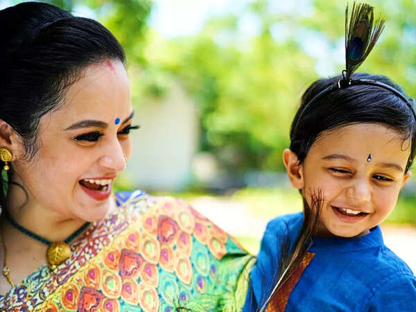 Suja Varunee Wallpapers