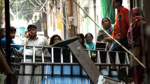 Riot victims stand behind a makeshift barrier at Shiv Vihar (Photo: BCCL)