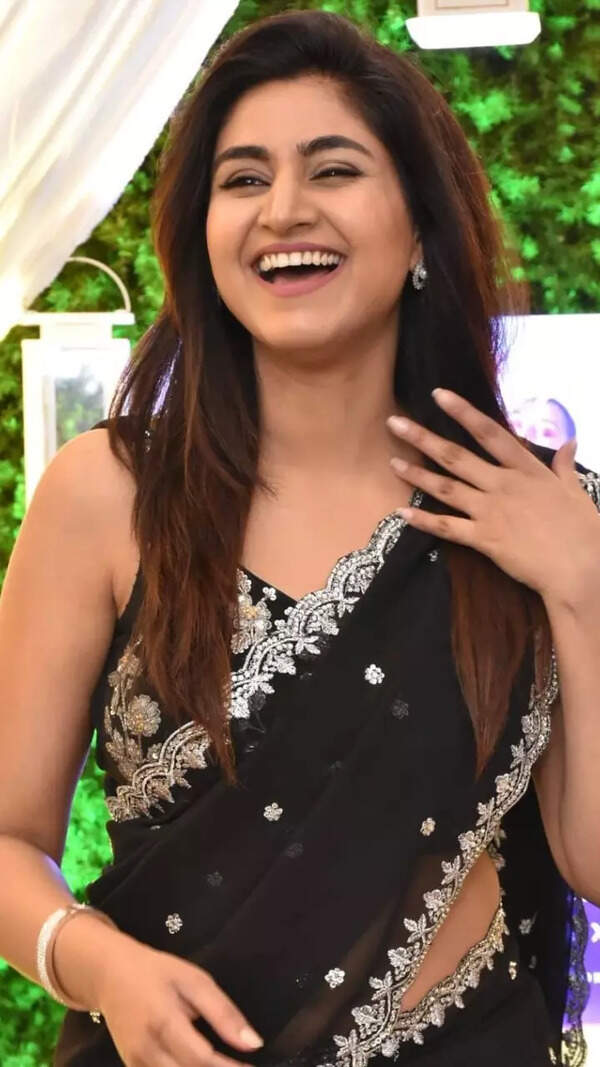 Varshini Wallpapers