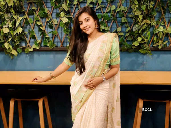 Suganya Photos