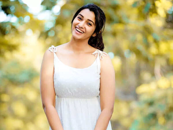 Suganya Pictures