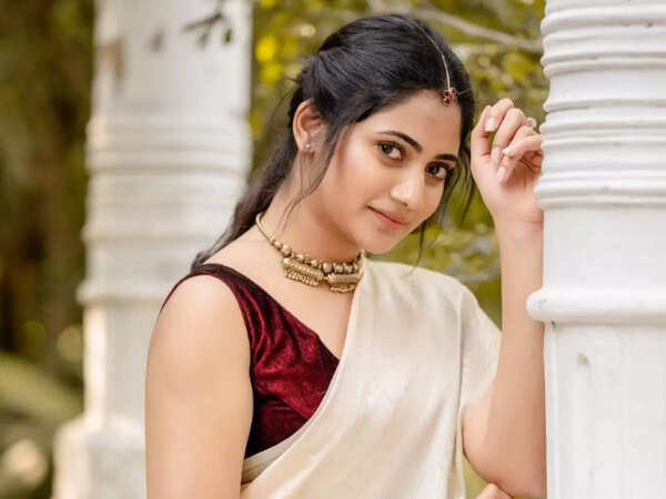 Losliya Mariyanesan Wallpapers