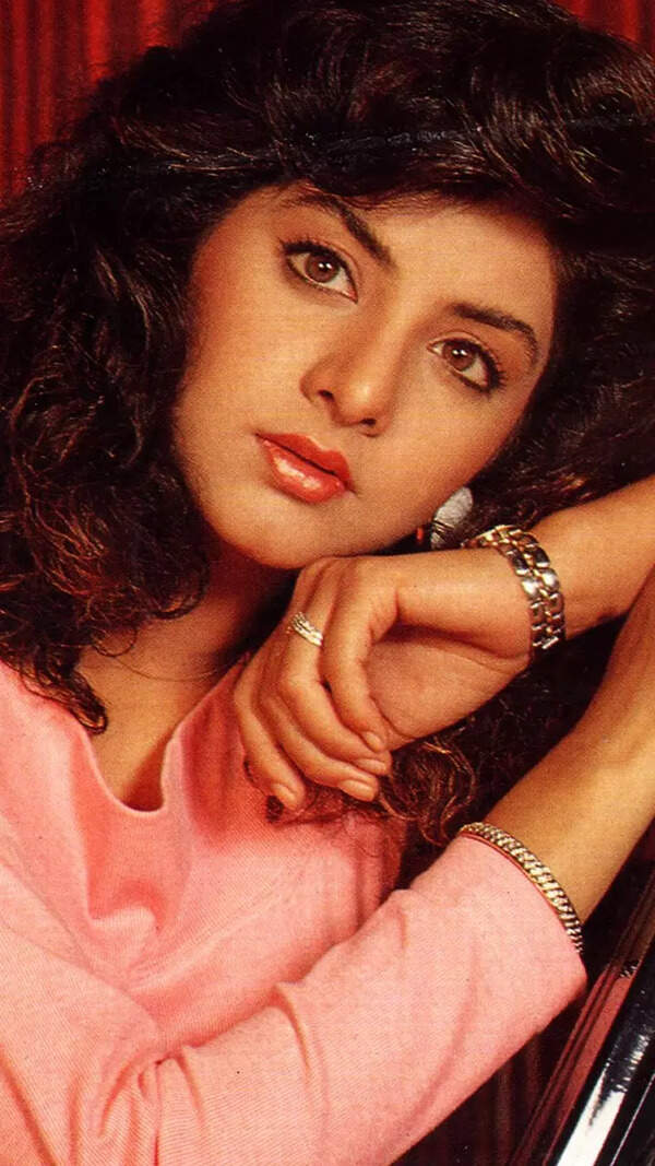 Divya Bharti Wallpapers
