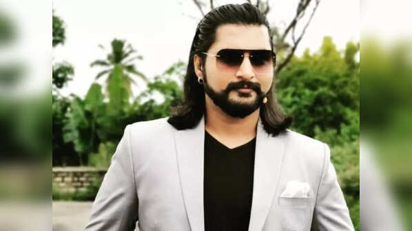 Niranjan's struggle to find the best groom for his twin sister
