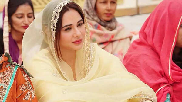 Mandy Takhar Images