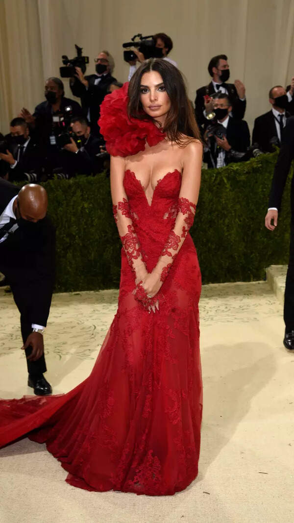Emily Ratajkowski