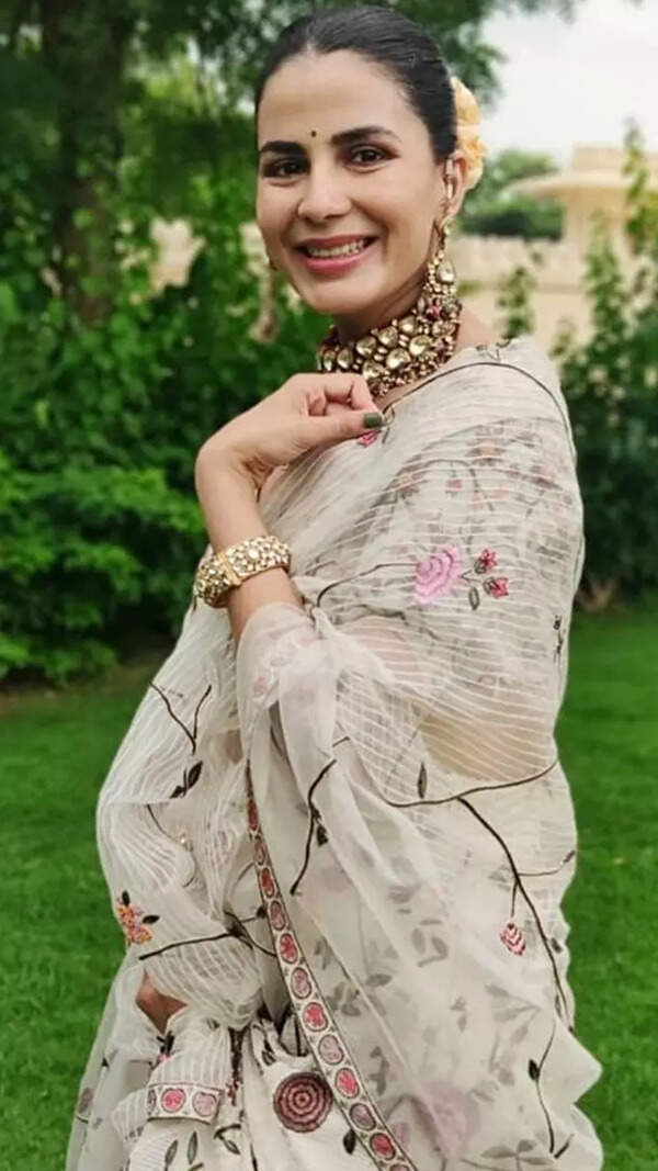 Kirti Kulhari Wallpapers