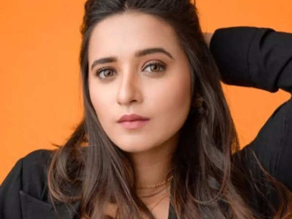 Shivani Surve Images