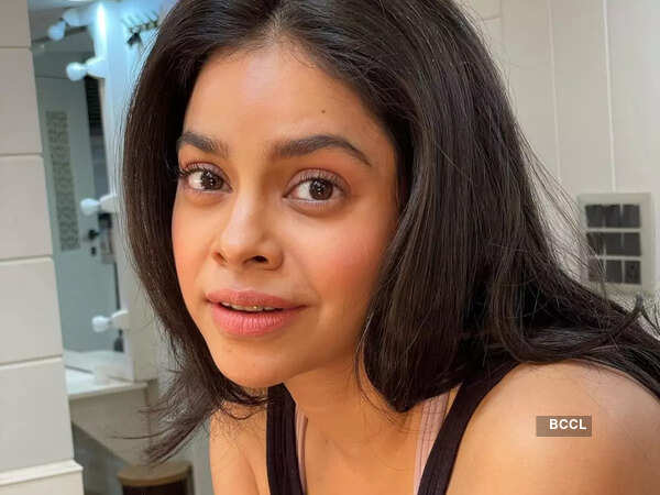 Sumona Chakravarti Photos
