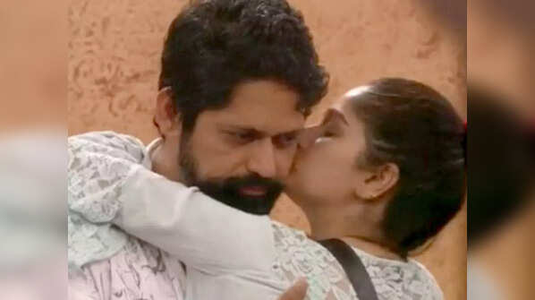 BB Marathi 1- Resham Tipnis and Rajesh Shringarpure's love angle