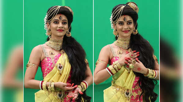 Ushasi's enchanting look