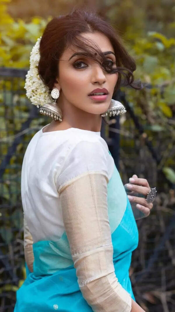 Akshara Gowda Wallpapers