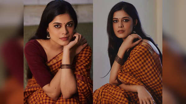 Asha Bhat is gentle yet strong in her beautiful cotton saree
