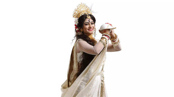 Tiyasha Roy as Debi Koushiki