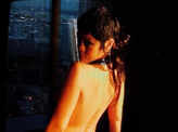 Pop icon Rihanna steams up cyberspace with her new bewitching pictures