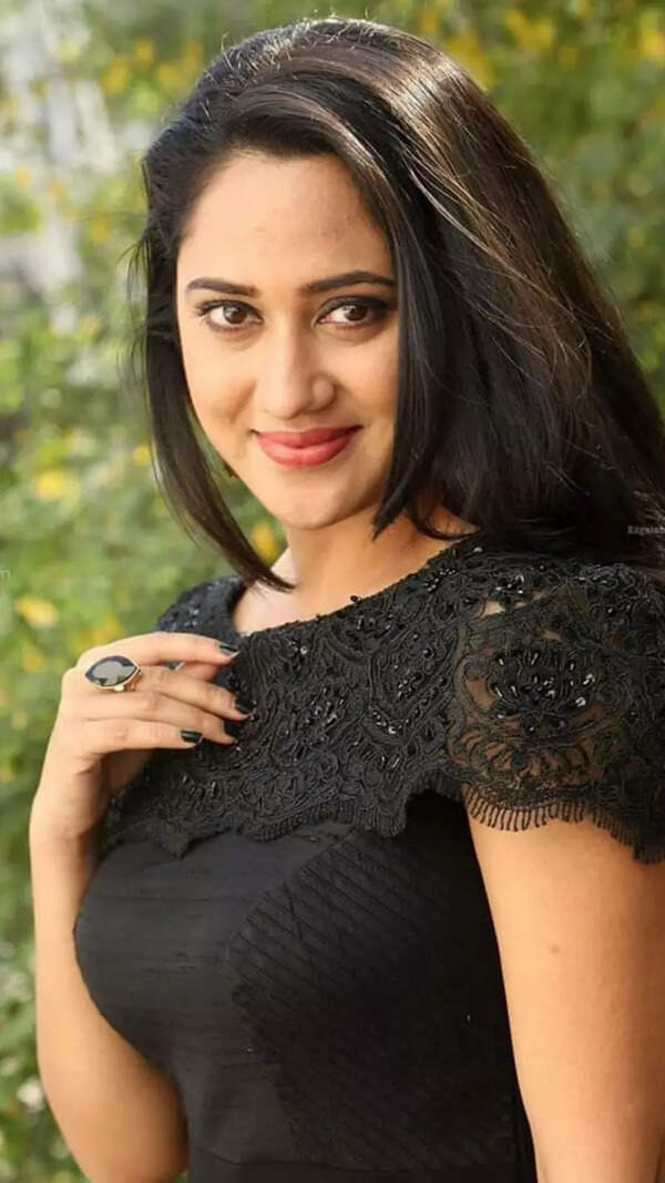 Miya George Pictures