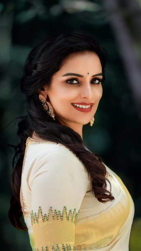 Shwetha Menon Images