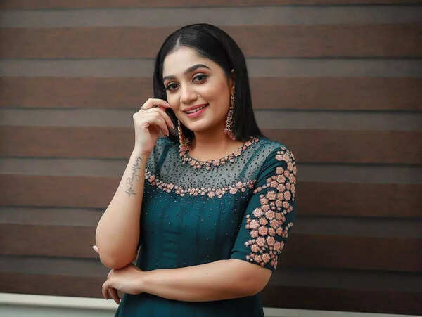 Arya Stills