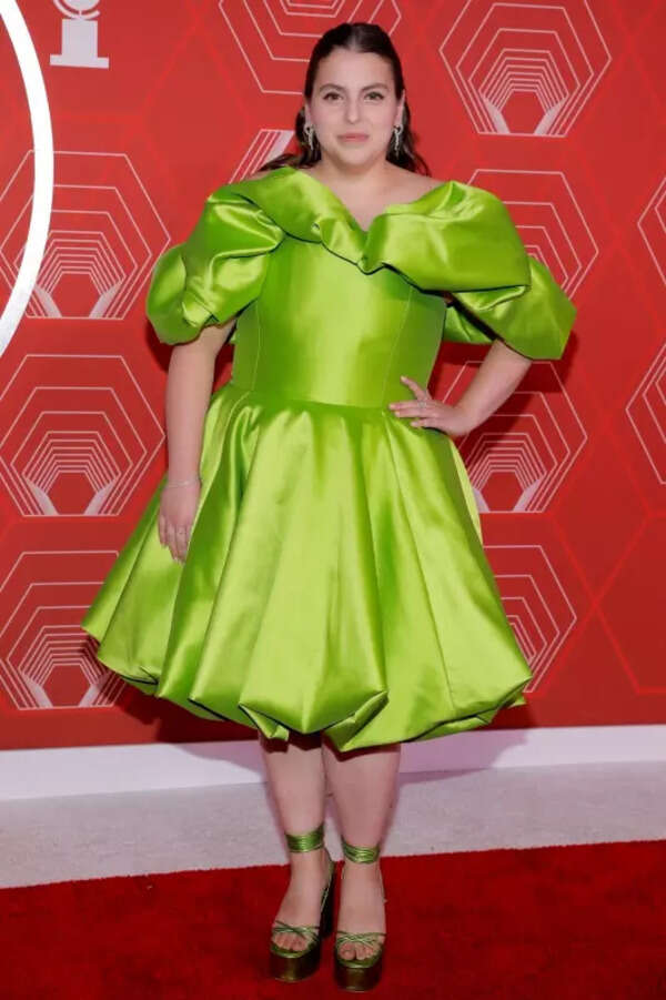 Beanie Feldstein Images