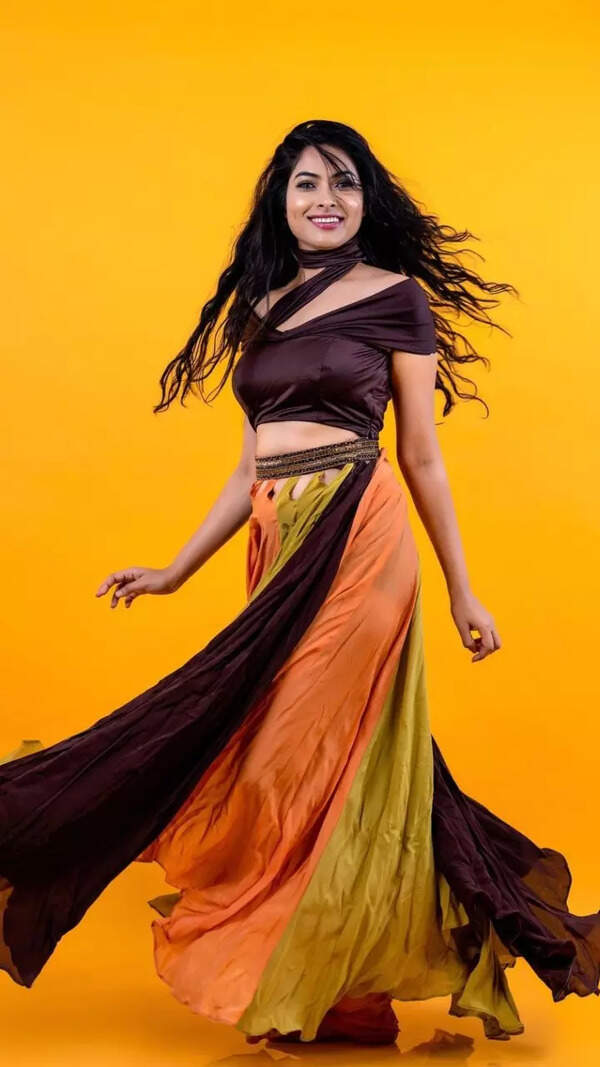 Divi Vadthya Images