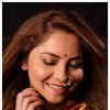 Article image for: <i class="tbold">sonalee</i> Kulkarni