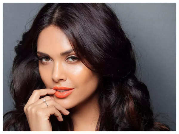 Esha Gupta Stills