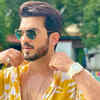 Arjun Bijlani lifting Khatron Ke Khiladi 11 trophy