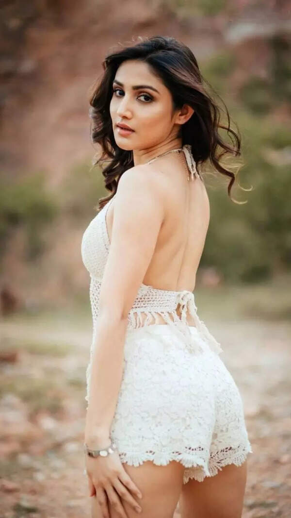 Donal Bisht Photos