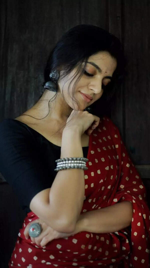 Nikhila Vimal Wallpapers