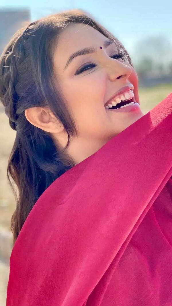 Navneet Kaur Dhillon Photos