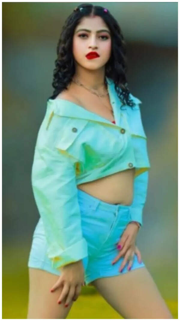 Komal Singh Photos