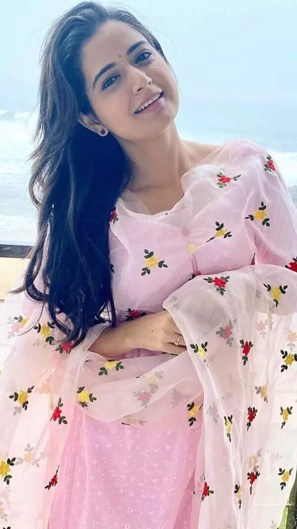 Ashika Ranganath Pictures