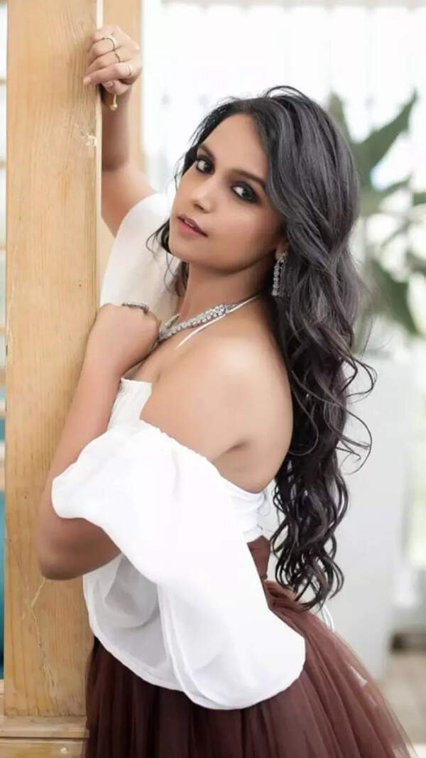 Nisha Ravikrishnan Pictures