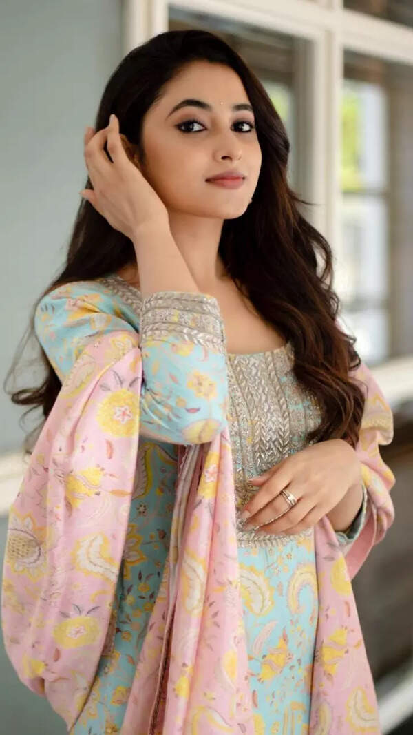 Priyanka Arul Mohan Images