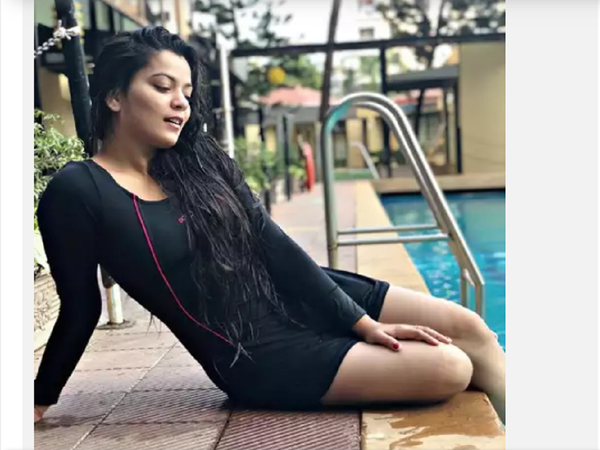 Nidhi Jha Pictures