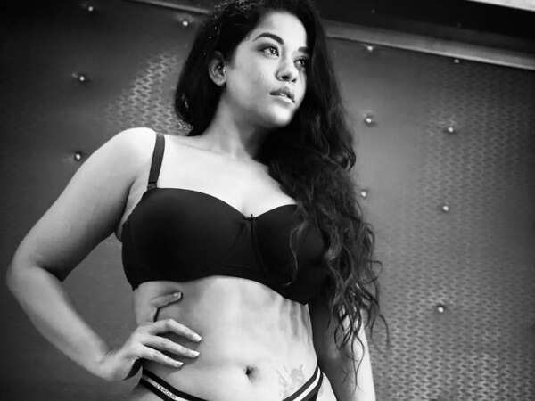 Mumait Khan Wallpapers