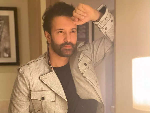 Aamir Ali Photos